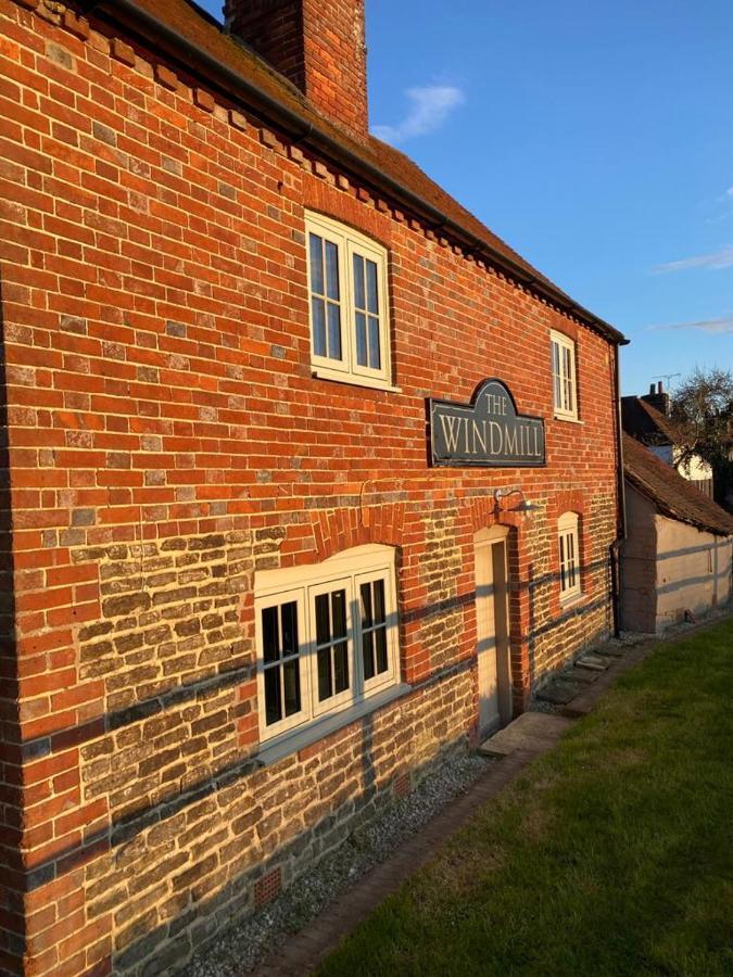 The Windmill Inn Horsham Buitenkant foto