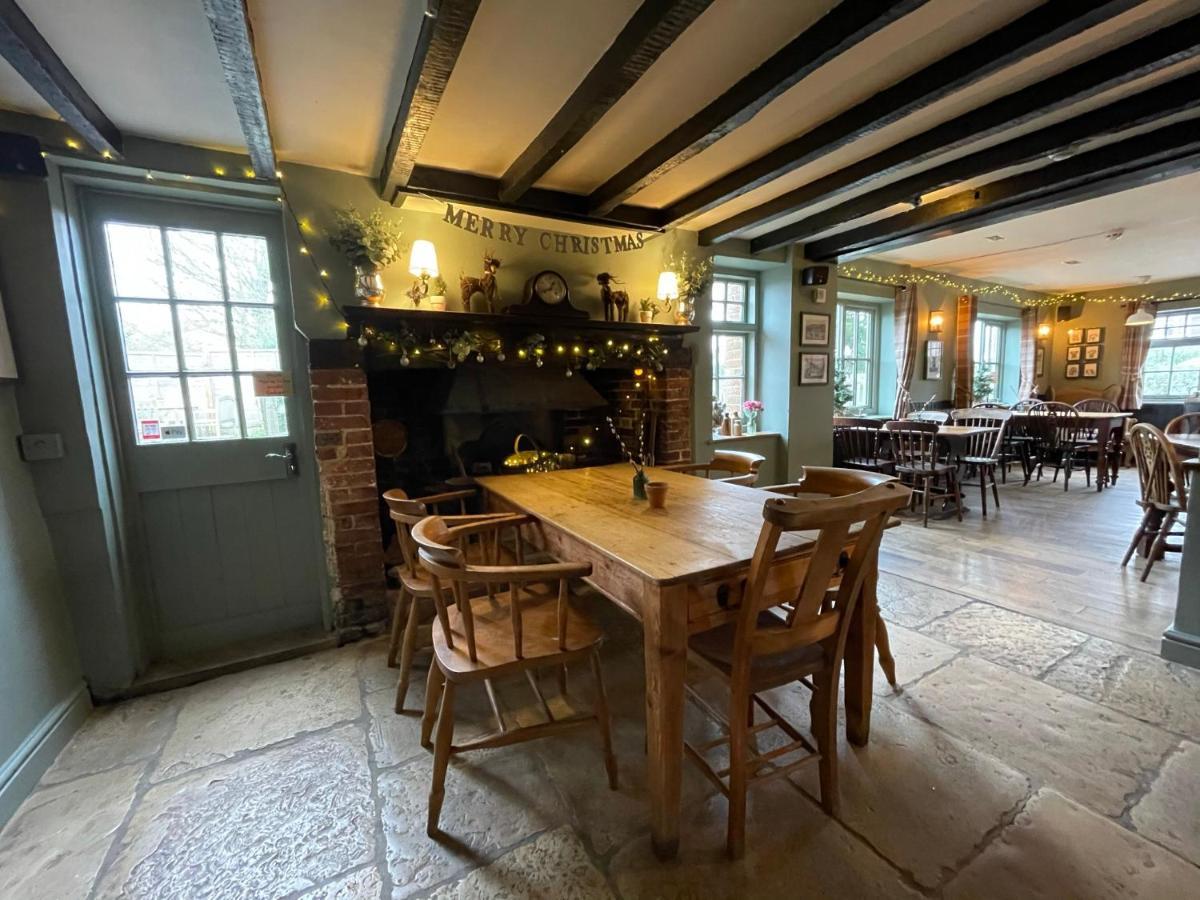 The Windmill Inn Horsham Buitenkant foto
