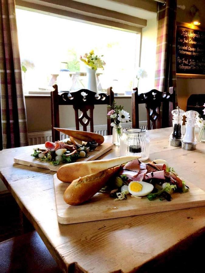 The Windmill Inn Horsham Buitenkant foto