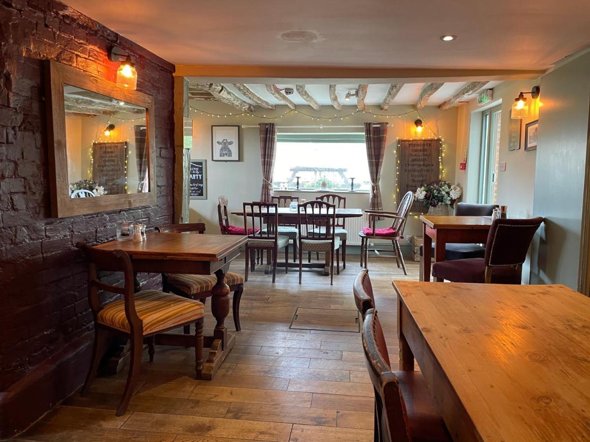 The Windmill Inn Horsham Buitenkant foto