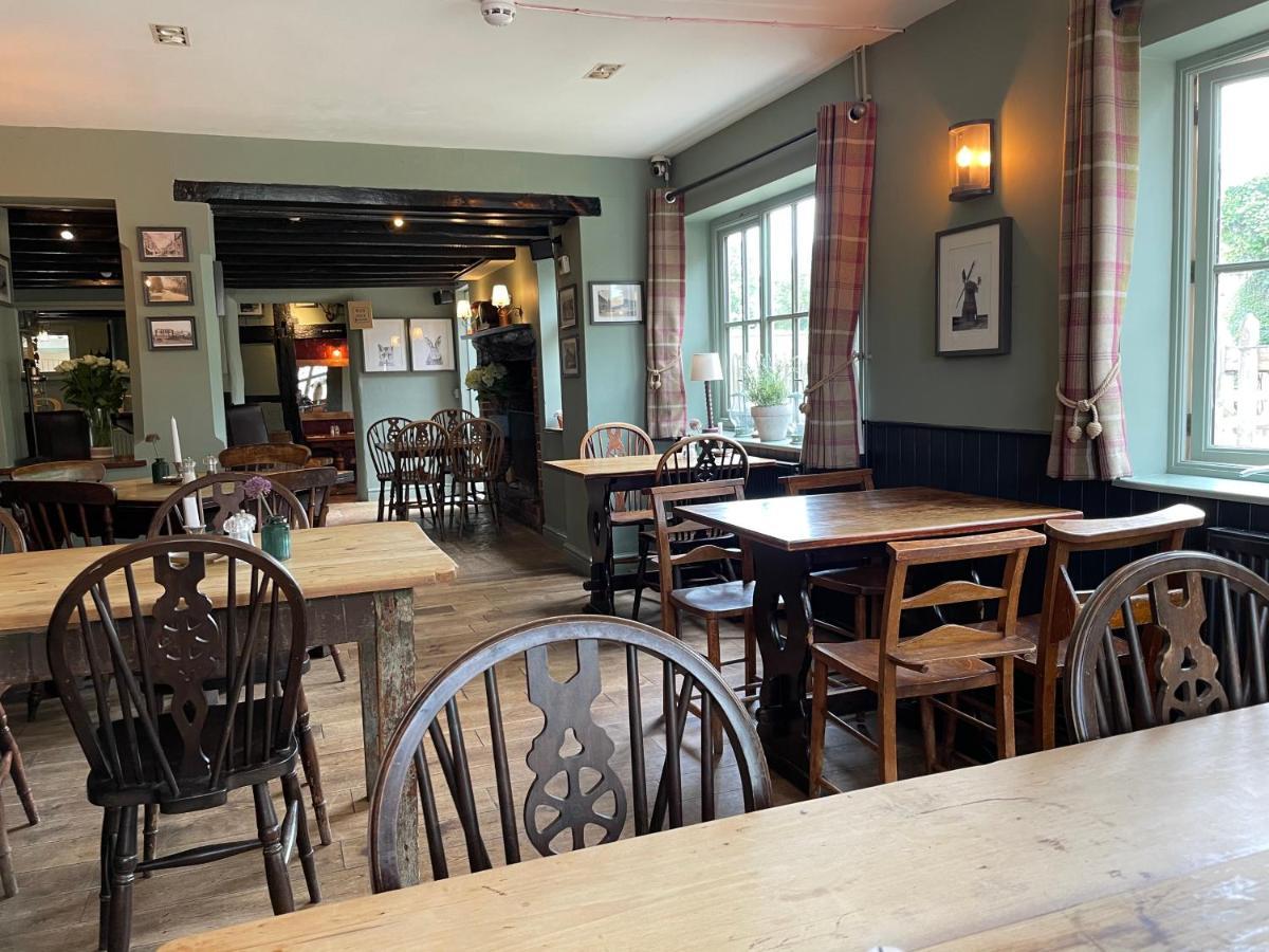 The Windmill Inn Horsham Buitenkant foto