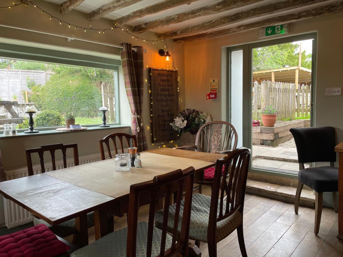 The Windmill Inn Horsham Buitenkant foto