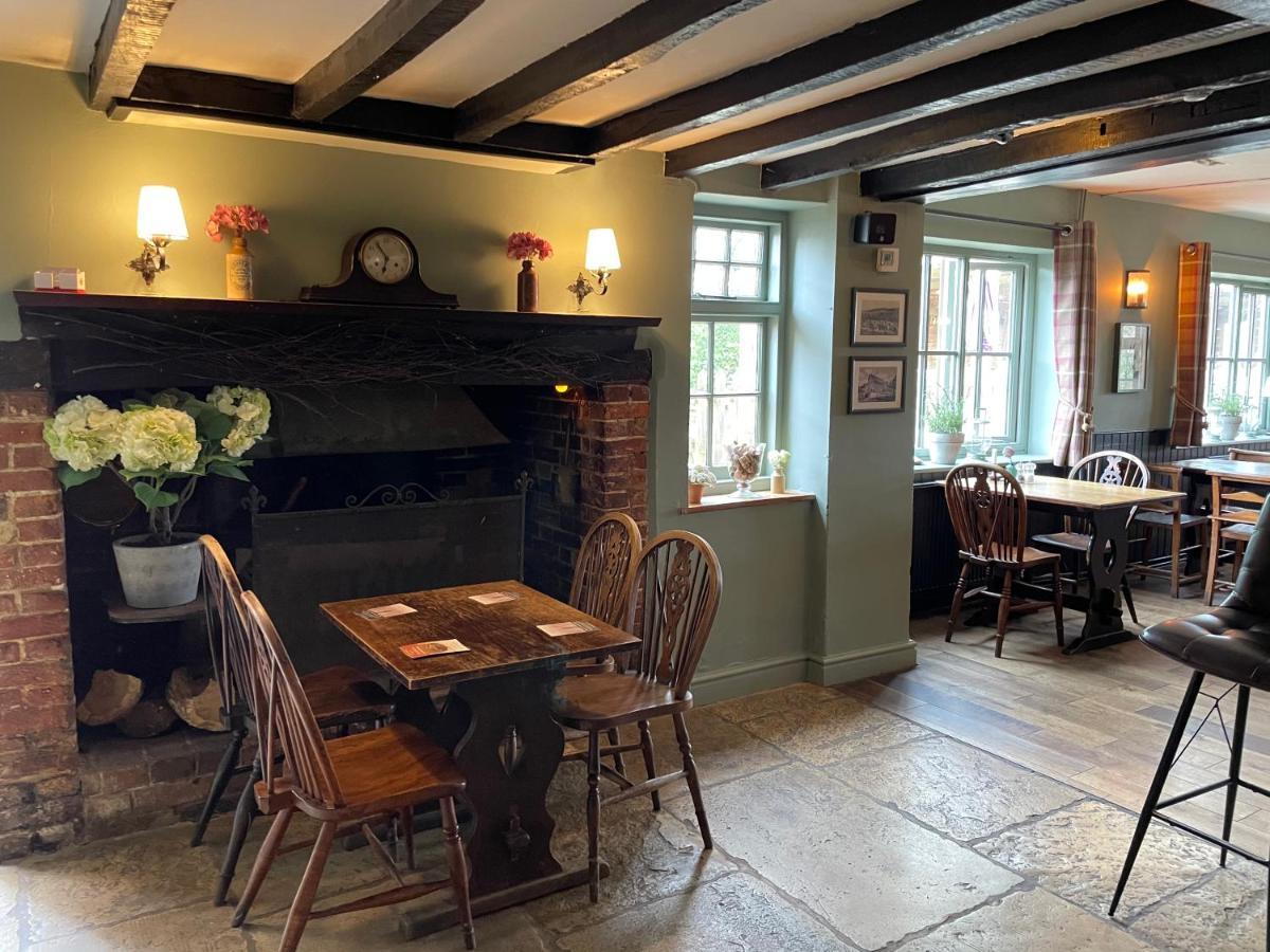 The Windmill Inn Horsham Buitenkant foto