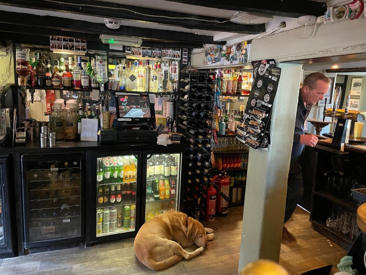 The Windmill Inn Horsham Buitenkant foto