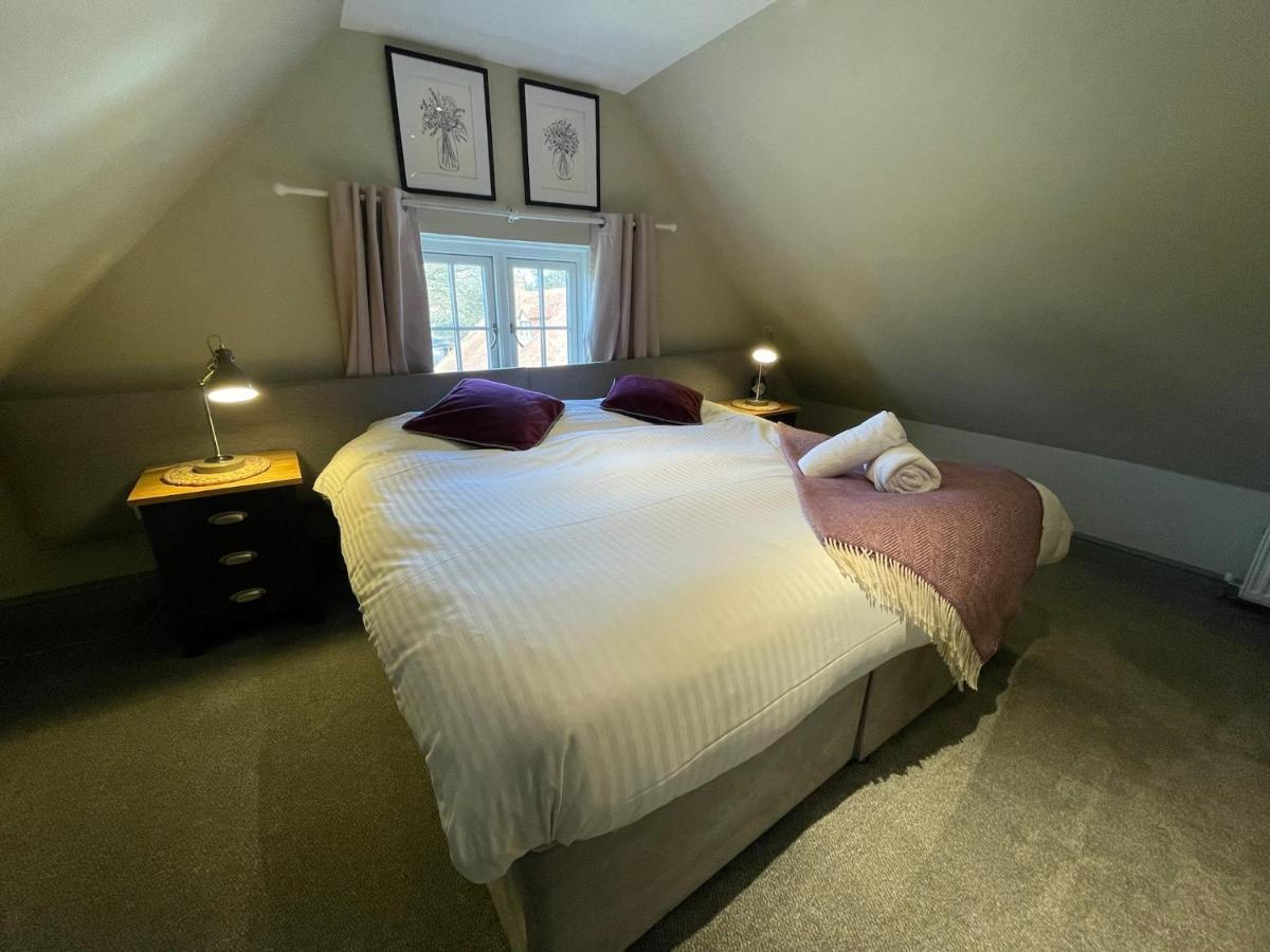 The Windmill Inn Horsham Buitenkant foto