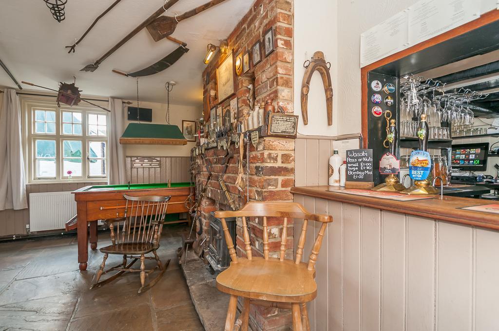 The Windmill Inn Horsham Buitenkant foto