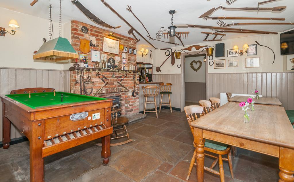 The Windmill Inn Horsham Buitenkant foto