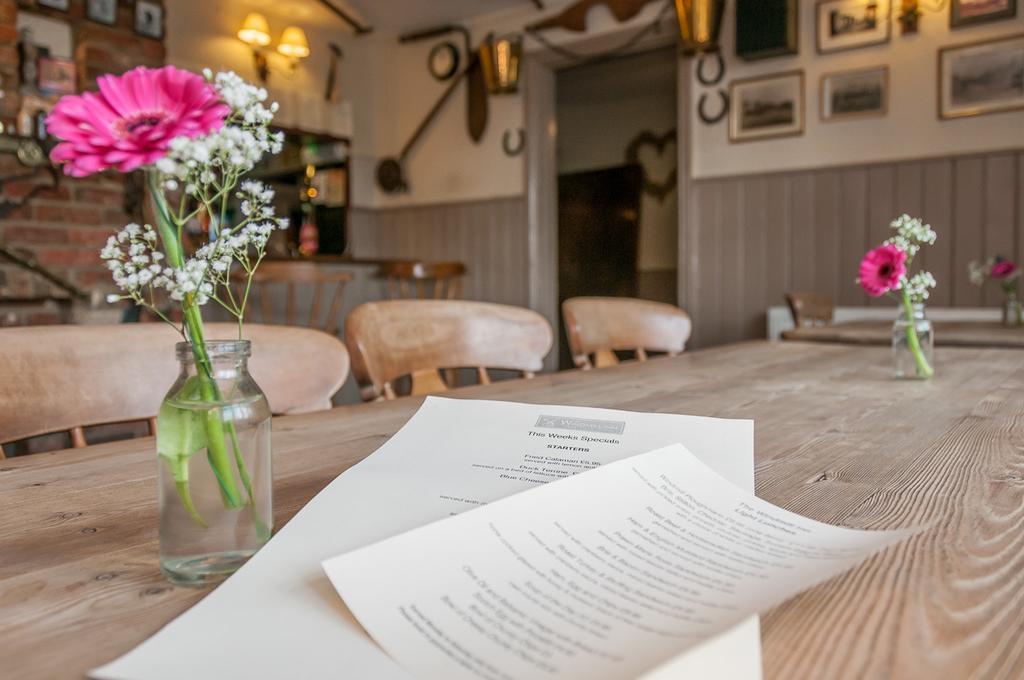The Windmill Inn Horsham Buitenkant foto