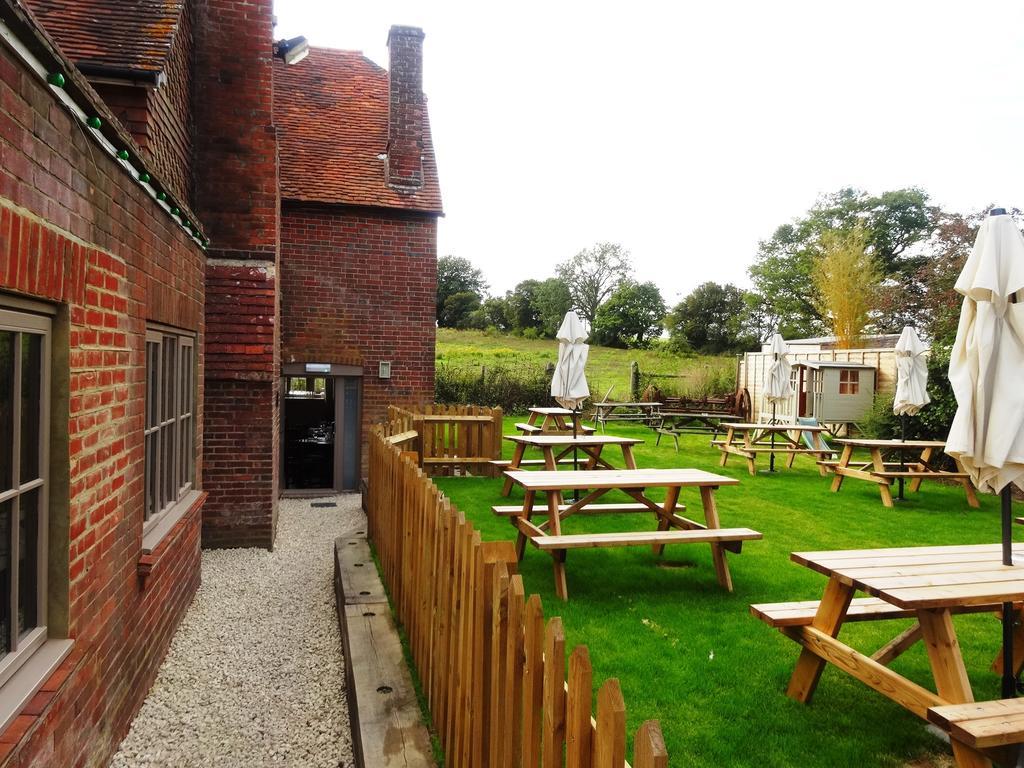 The Windmill Inn Horsham Buitenkant foto