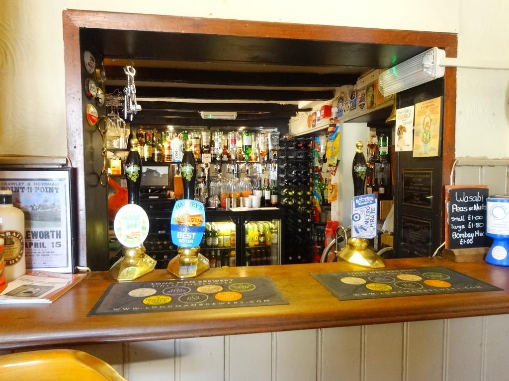 The Windmill Inn Horsham Buitenkant foto