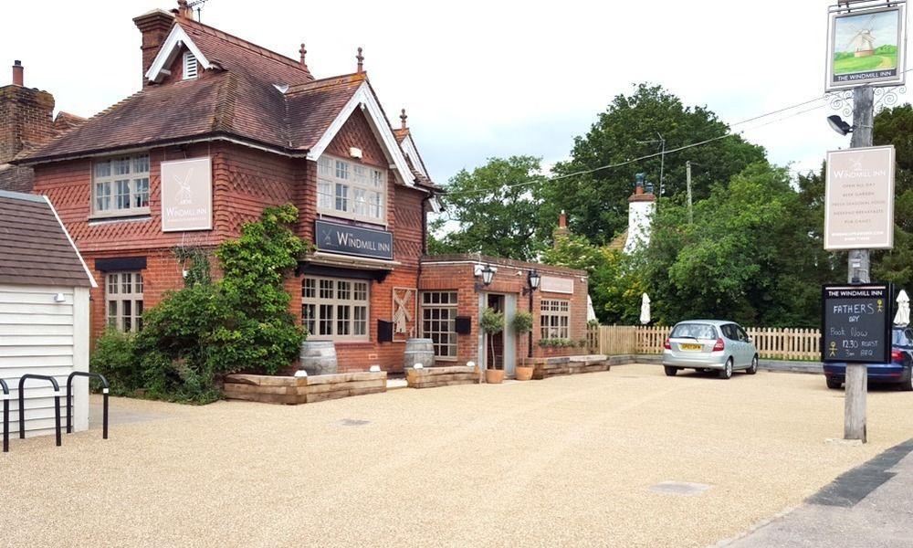 The Windmill Inn Horsham Buitenkant foto
